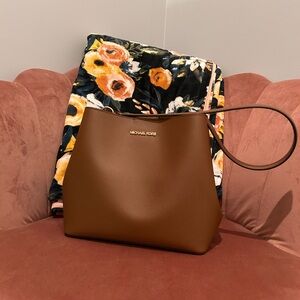 Michael Kors Luggage Shoulder Bag